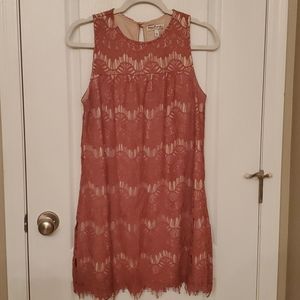 Sleeveless lace dress
